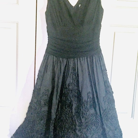 Classic BLACK DRESS unique w fancy applique, sleeveless - Picture 9 of 13